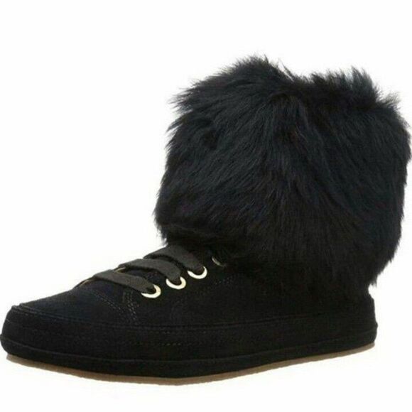 UGG Women's size 6M Ankle Boot - Picture 2 of 8